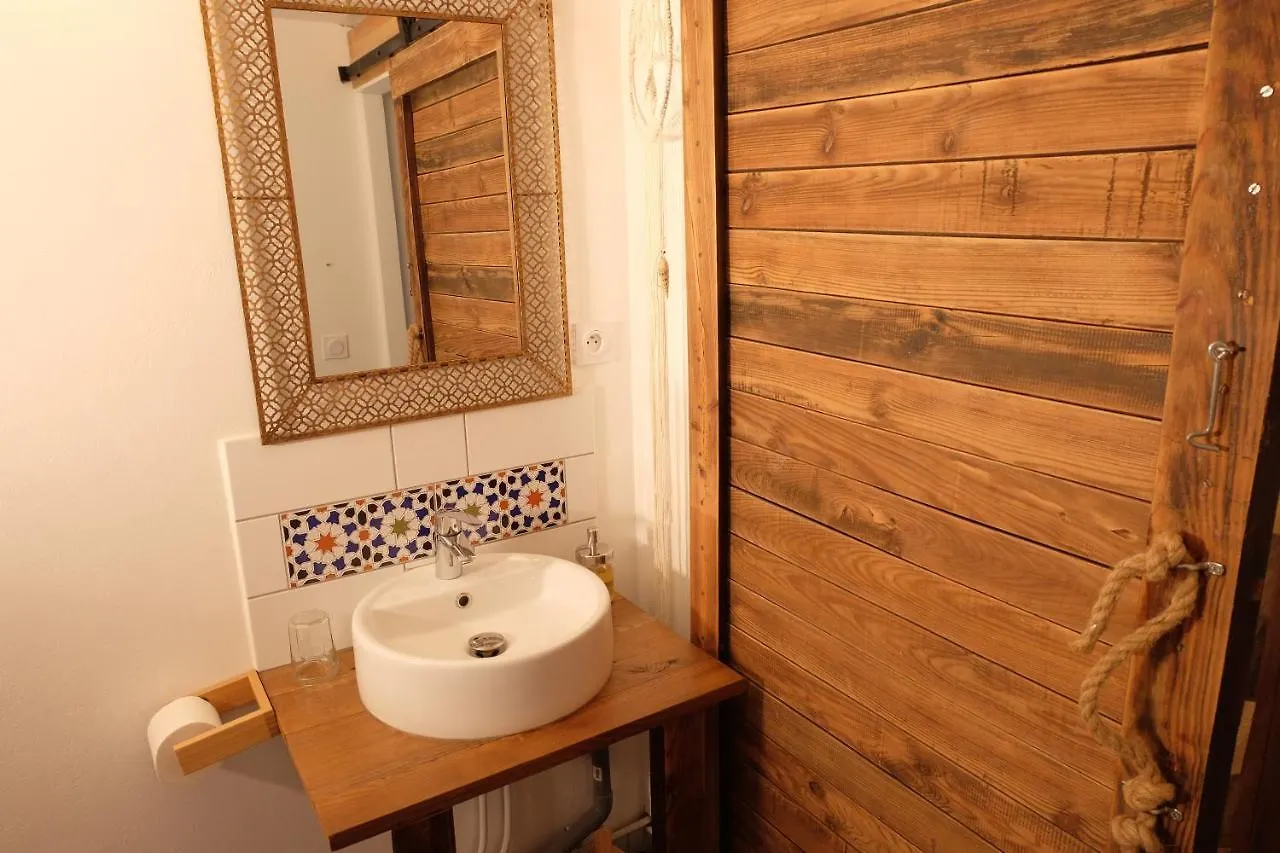 Bed and Breakfast Joyu Surf Shack Бидар 0*,  Франция